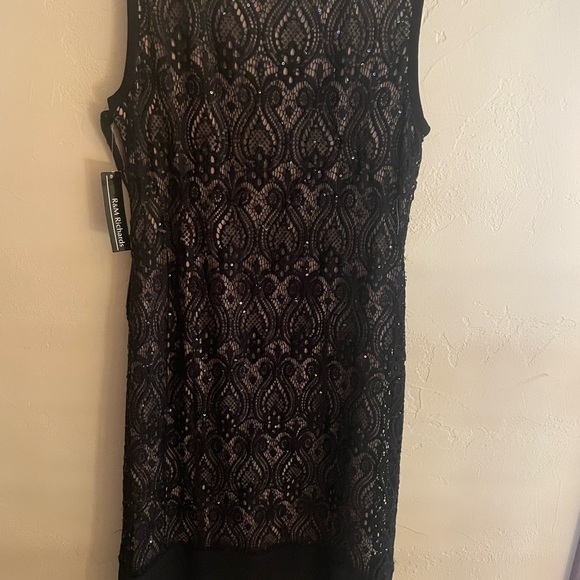 Absolutely stunning! And comfortable too! R&M Richards Gorgeous Black Dress - Picture 3 of 8